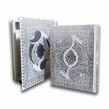 قرآن کریم-وزیری-چرم-سفید-پلاکدار-جعبه دار